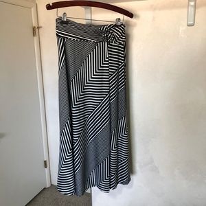 Black and white varied stripe print skirt